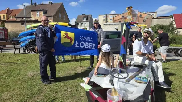 II Wilczy Spływ na Byle Czym w Łobzie za nami – 35 śmiałków i 8 niezwykłych konstrukcji