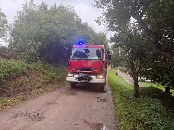 Ciągnik siodłowy z naczepą w rowie na trasie Resko – Starogard