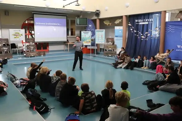 Szkolne forum w Resku zamieniło się w podwodny świat – sympozjum „Ryby i ich dom”