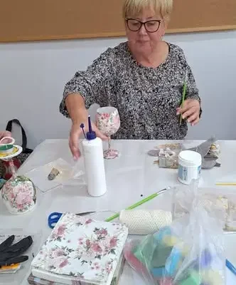 Decoupage w GOKiS Węgorzyno – jesienne warsztaty dla seniorów